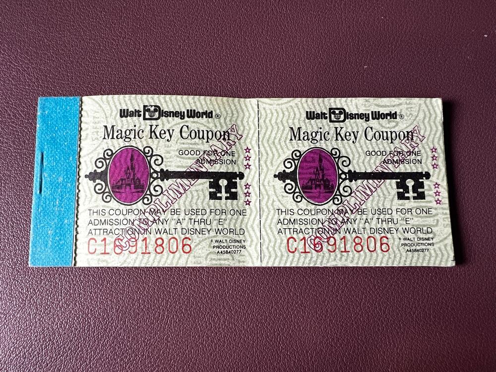 RARE Vintage 1970s Walt Disney World MAGIC KINGDOM 5 Adventure Ticket Book